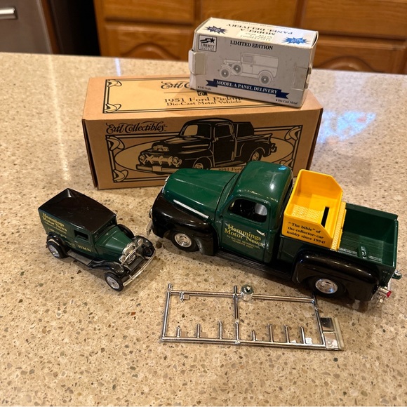 Hemmings Motor News Trucks~ Bank 1:25  And Model A Panel Delivery 1:43 Bundle - Picture 16 of 16